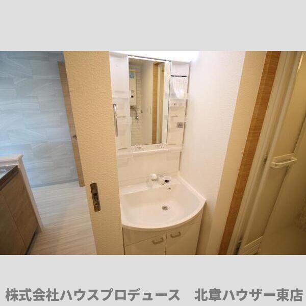 洗面設備　コンパクトで使いやすい洗面所