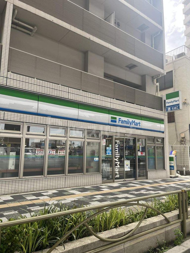 コンビニ　ファミリーマート新板橋店（コンビニ）まで150m