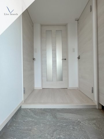 玄関　収納もある玄関です