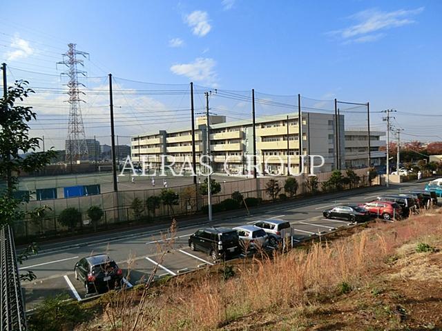 中学校　横浜市立東山田中学校（中学校）まで757m