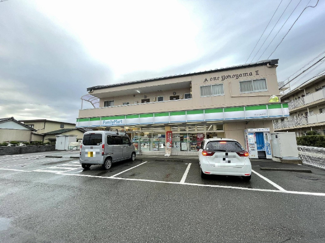 コンビニ　ファミリーマート焼津柳新屋店（コンビニ）まで205m