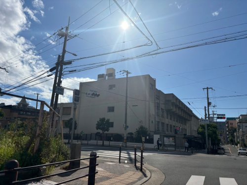 中学校　大阪市立高津中学校（中学校）まで611m