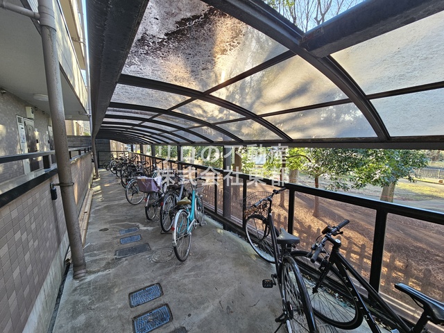 その他共有部分　雨の日でも安心☆屋根付の駐輪場です☆