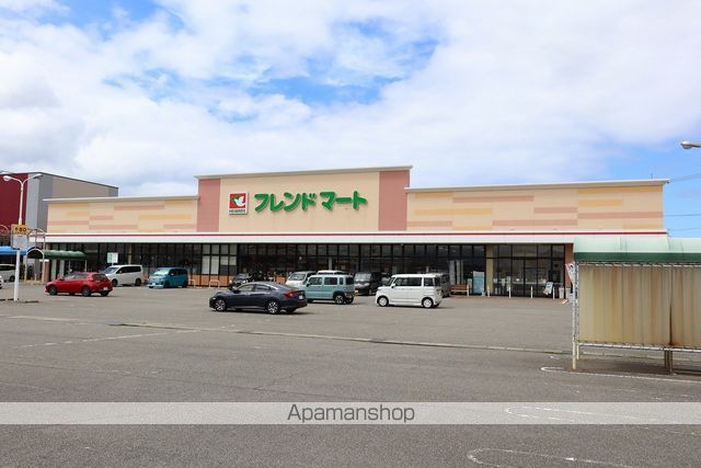 スーパー　フレンドマート野々市店（スーパー）まで589m
