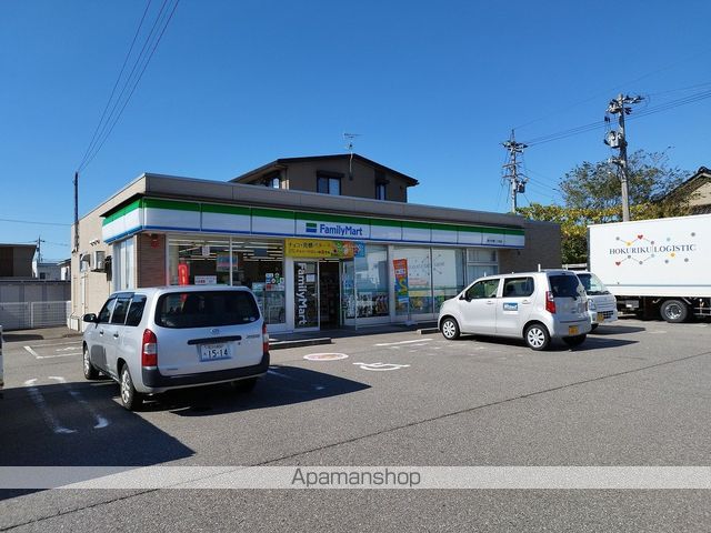 コンビニ　ファミリーマート野々市郷二丁目店（コンビニ）まで662m