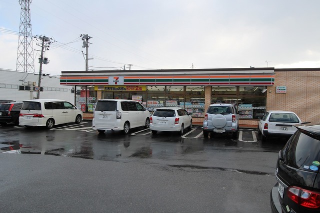 コンビニ　セブンイレブン新潟亀田四ツ興野店（コンビニ）まで1951m