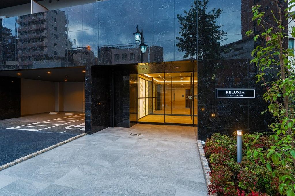 エントランス　未完成のため、シリーズマンションの参考写真です。