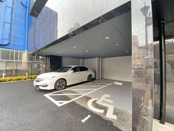 駐車場　未完成のため、シリーズマンションの参考写真です。