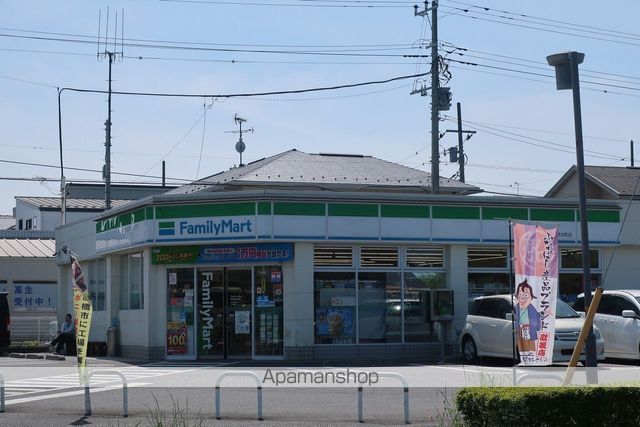 コンビニ　ファミリーマート（コンビニ）まで168m