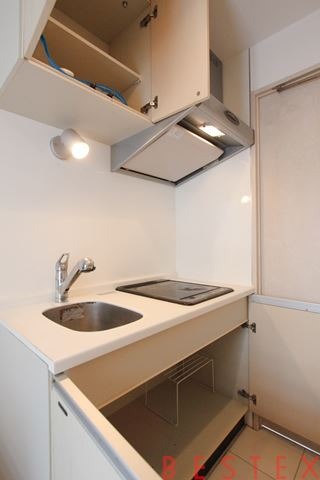 キッチン　※同建物内・別タイプの参考写真です。