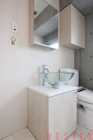 洗面設備　※同建物内・別タイプの参考写真です。