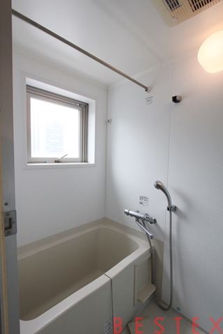 バス・シャワールーム　※同建物内・別タイプの参考写真です。