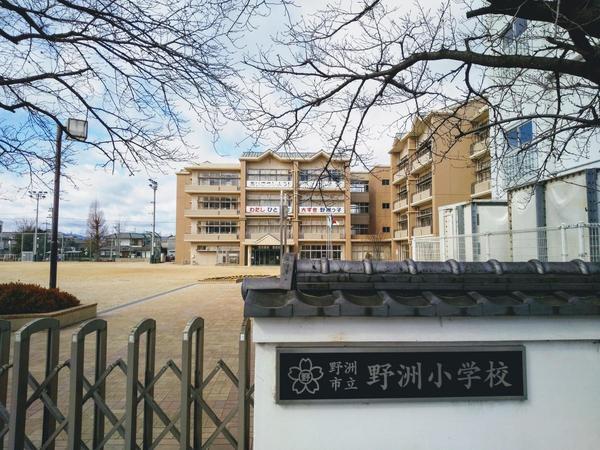 小学校　野洲市立野洲小学校（小学校）まで647m