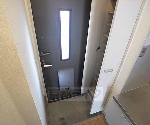 玄関　下駄箱の収納力に惚れ惚れ。