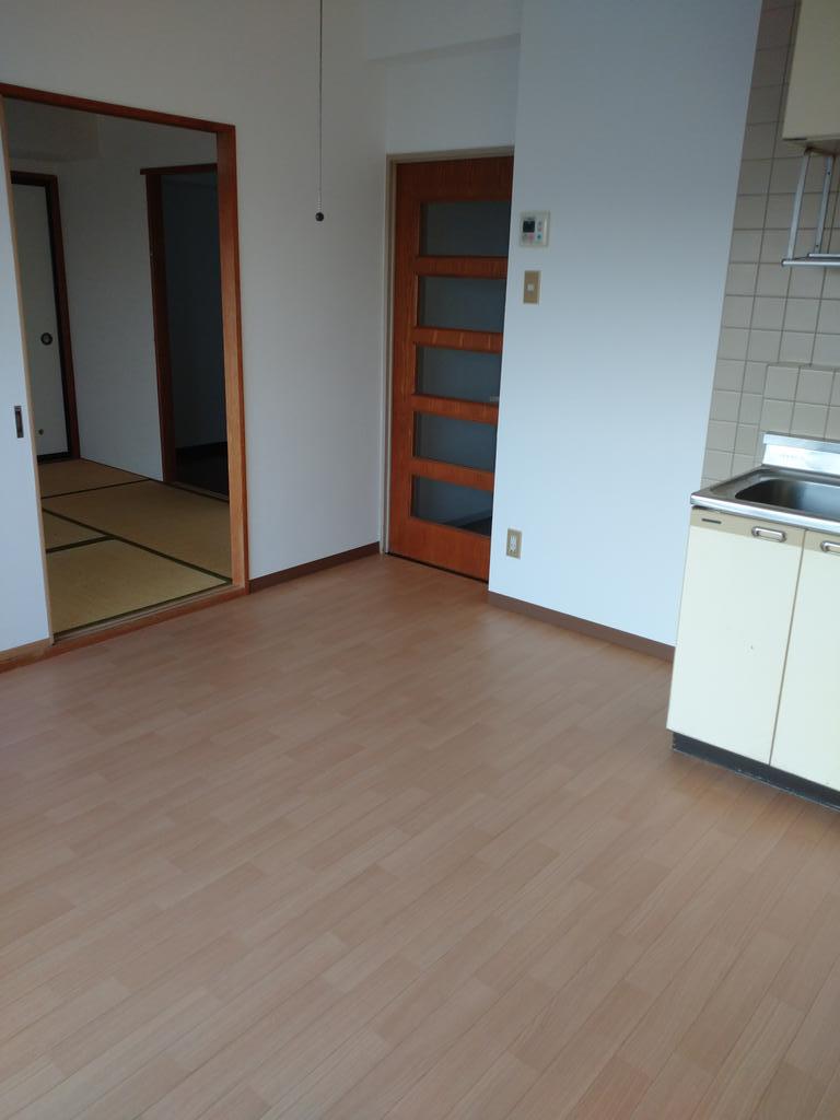 リバティープラザ東堀Iの居間写真