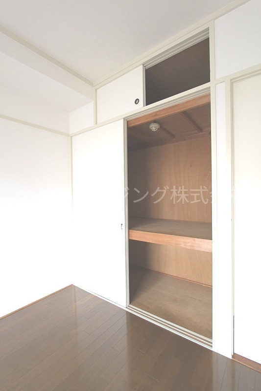 収納　※反転間取り参考写真です。