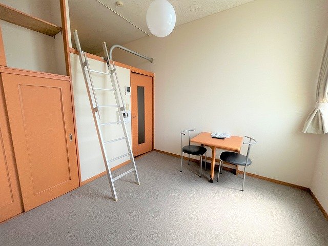 その他部屋・スペース　買うと意外と高くつくカーテンも、もちろんついています。