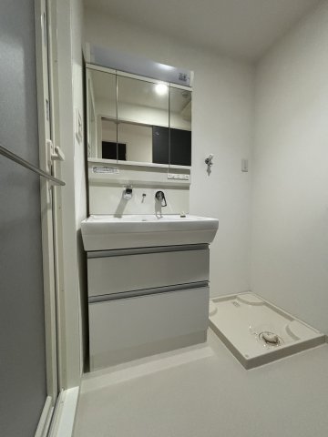 洗面設備　※写真は同じマンションの違う部屋のものになります。