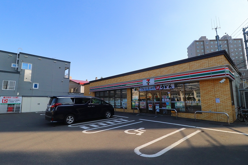 コンビニ　セブンイレブン豊平7丁目店（コンビニ）まで358m
