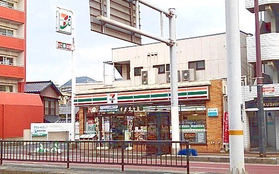 コンビニ　セブンイレブン（コンビニ）まで450m