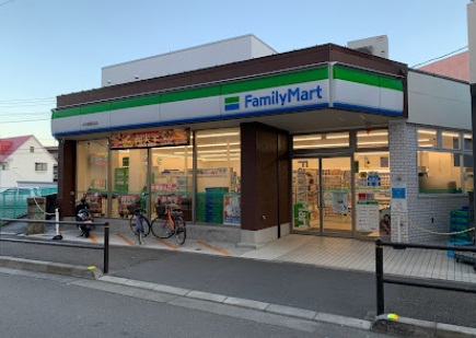 コンビニ　ファミリーマート中河原駅前店（コンビニ）まで379m