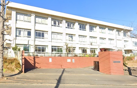 小学校　滝の沢小学校（小学校）まで528m