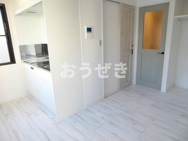 居室・リビング　明るく広々としたお部屋です。…