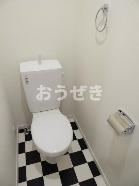 トイレ　床のアクセントがオシャレです…