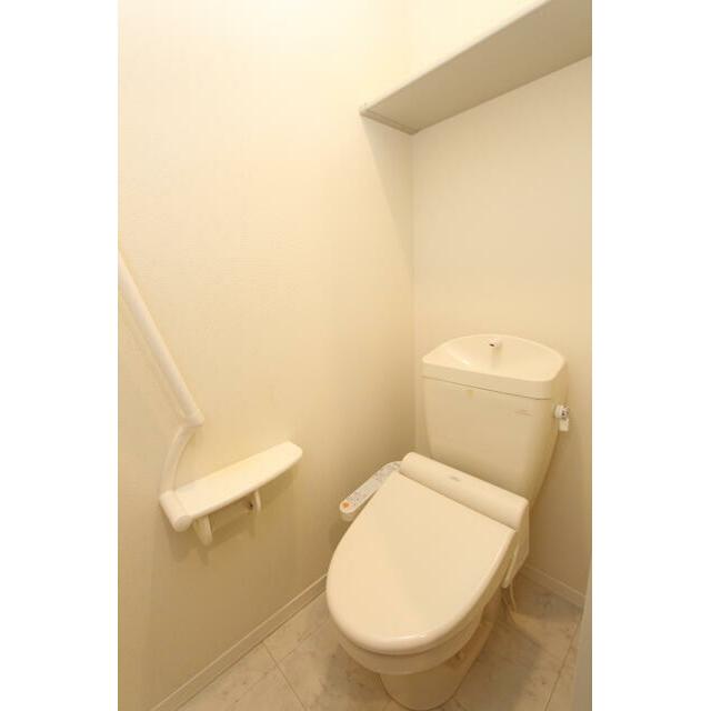 コルヌイエ八雲 部屋番号:301のトイレ写真