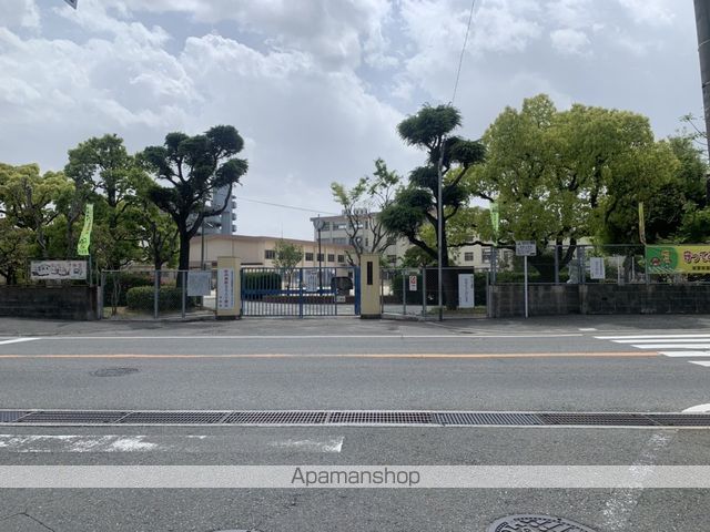 小学校　福岡市立小学校筥松小学校（小学校）まで732m