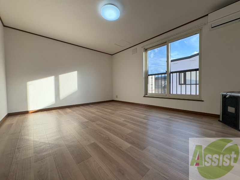 居室・リビング　広くてキレイなお部屋が広がっていて、充実した生活が送れそう。