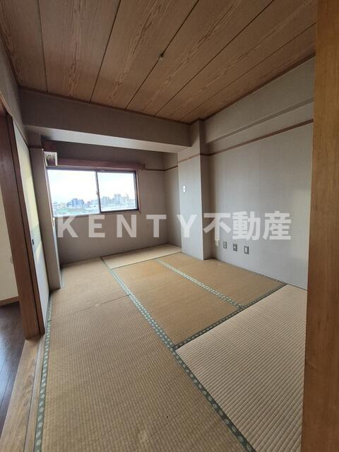 居室・リビング　畳の上でゆっくりとくつろげる和室です
