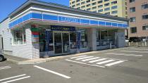 コンビニ　ローソン札幌南4条西十五丁目店（コンビニ）まで182m