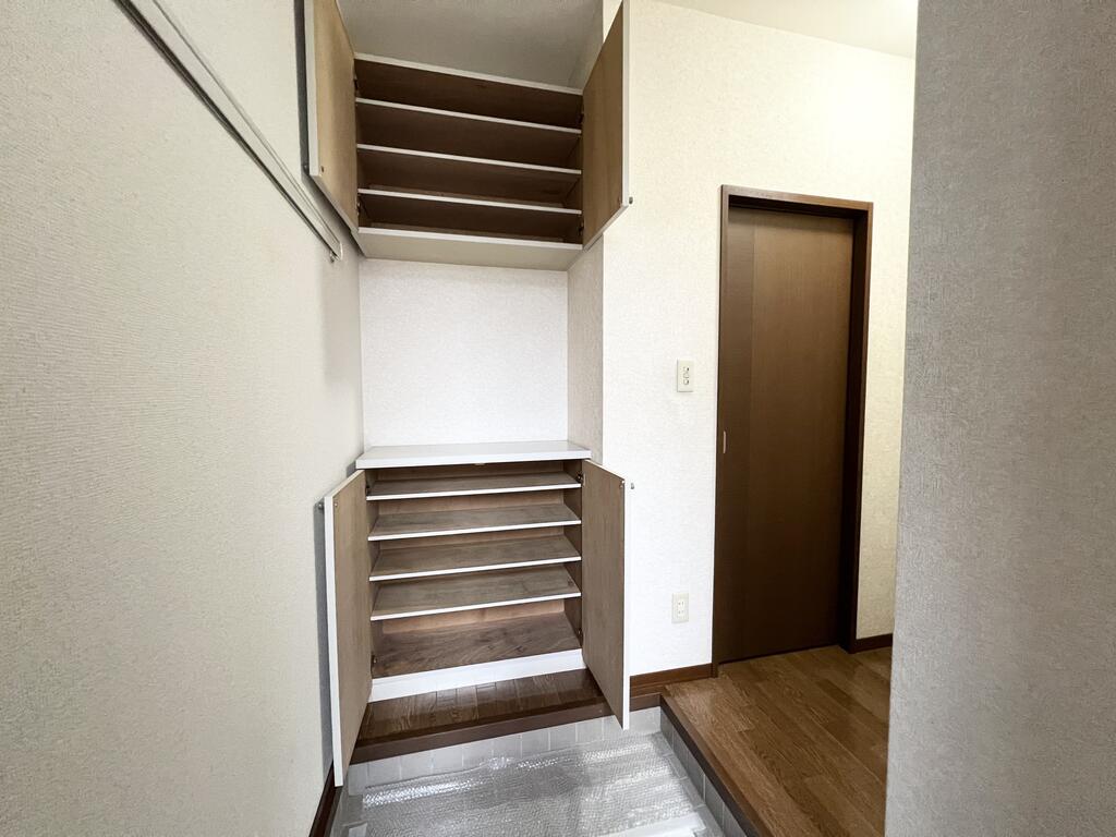 玄関　写真は別部屋です
