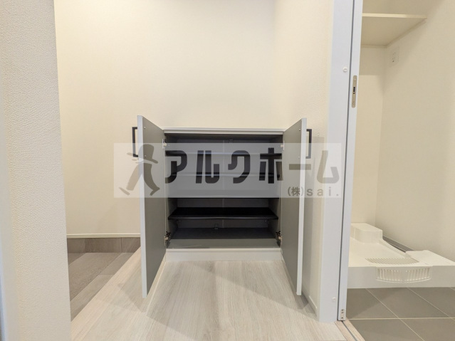 REGIES八尾駅前の玄関写真