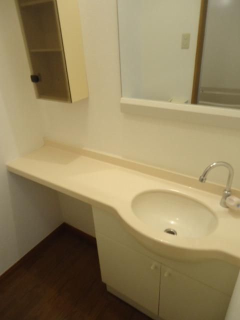 洗面設備　★★古都鎌倉の１ＬＤＫ♪各部屋角部屋★★