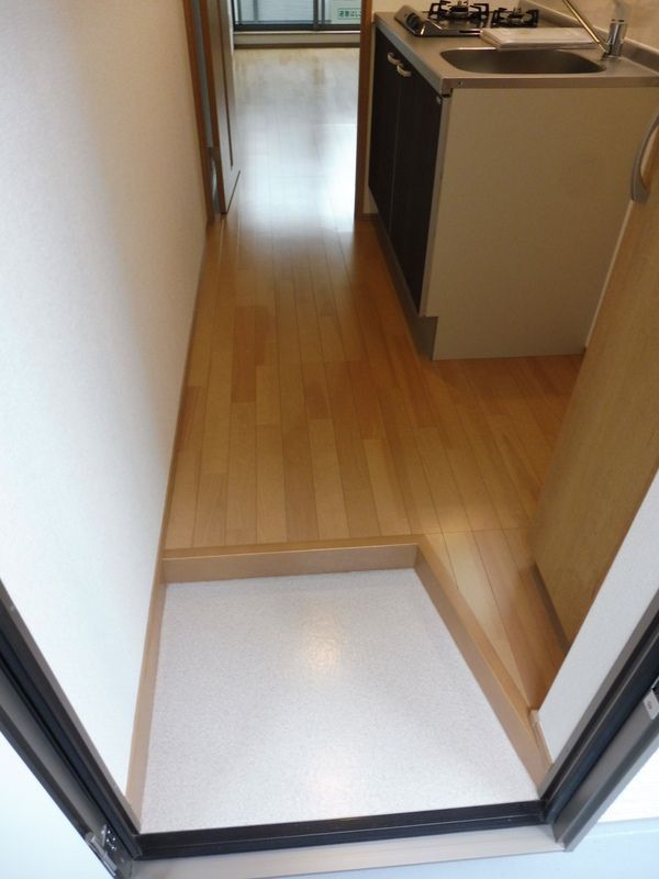 玄関　※別部屋参考写真