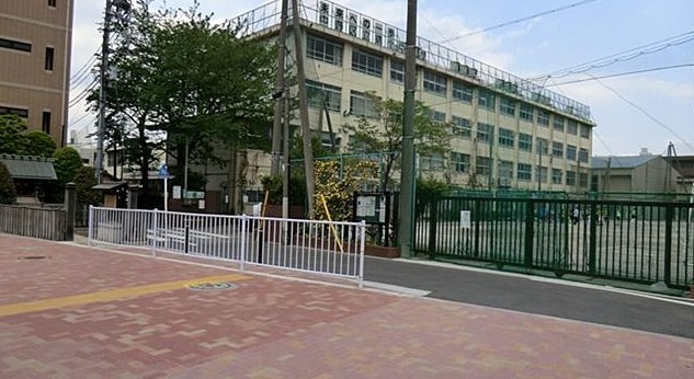中学校　中野区立第十中学校（中学校）まで992m