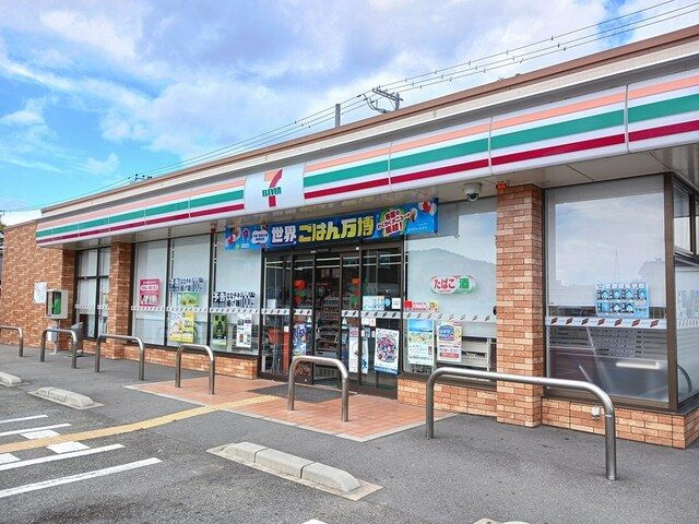 コンビニ　セブンイレブン（コンビニ）まで200m