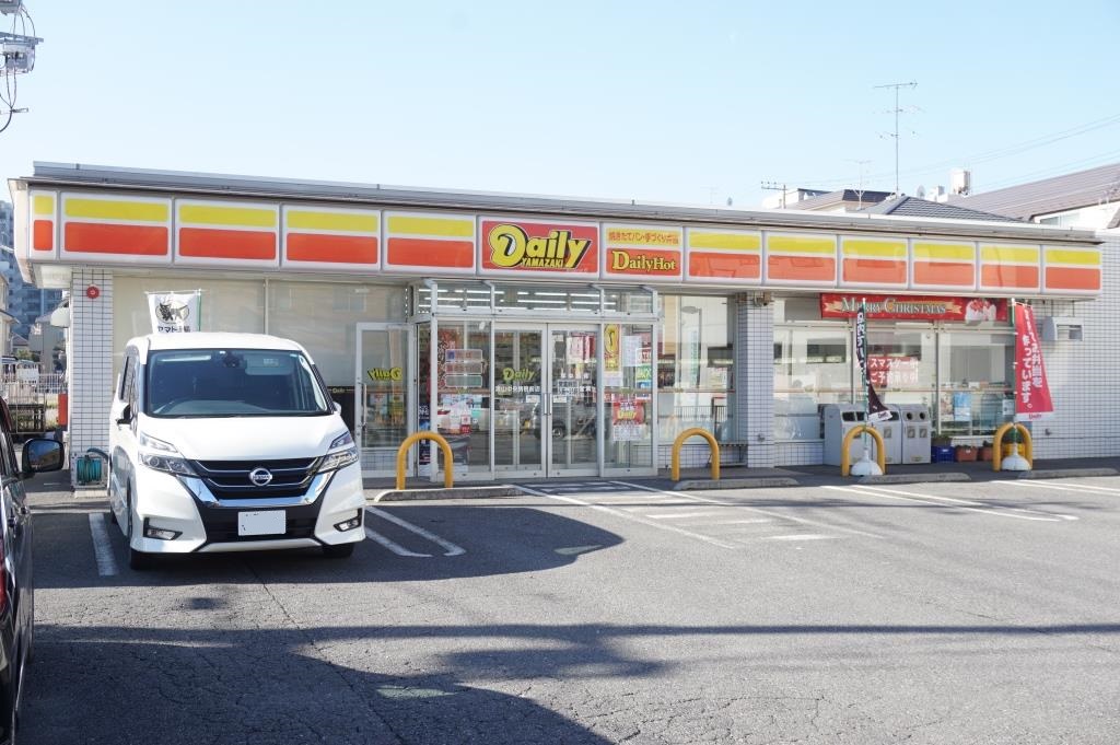 コンビニ　デイリーヤマザキ 流山中央病院前店（コンビニ）まで498m
