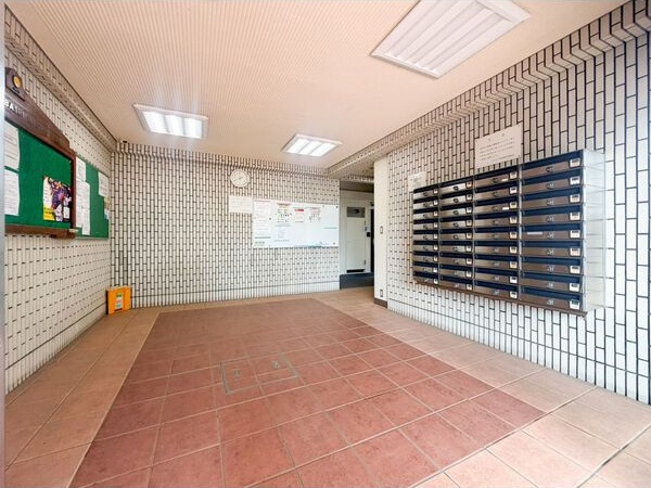 地下鉄名港線 東海通駅 徒歩12分 16階建 築46年の外観写真