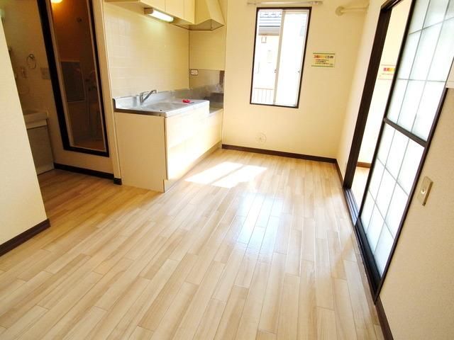 サンレイクコグレの居間写真