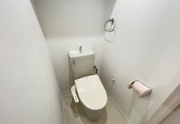 トイレ　快適な温水洗浄便座トイレです