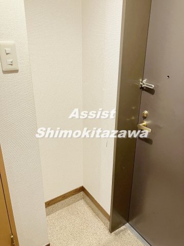 東急田園都市線 三軒茶屋駅 徒歩4分 4階建 築28年の玄関写真