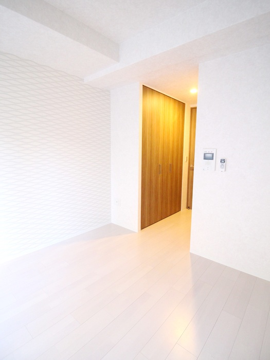 WING TERRACE MATSUYAMACHIの居間写真