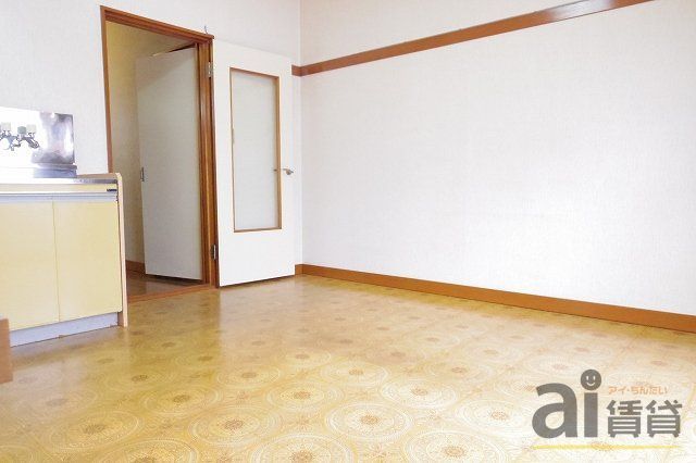 西武池袋線 清瀬駅 バス乗車時間：12分 最寄りバス停で下車 徒歩2分 2階建 築36年の居間写真