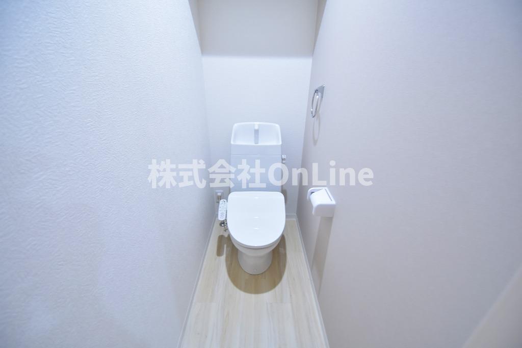 ＪＲおおさか東線 ＪＲ長瀬駅 徒歩10分 3階建 築1年のトイレ写真