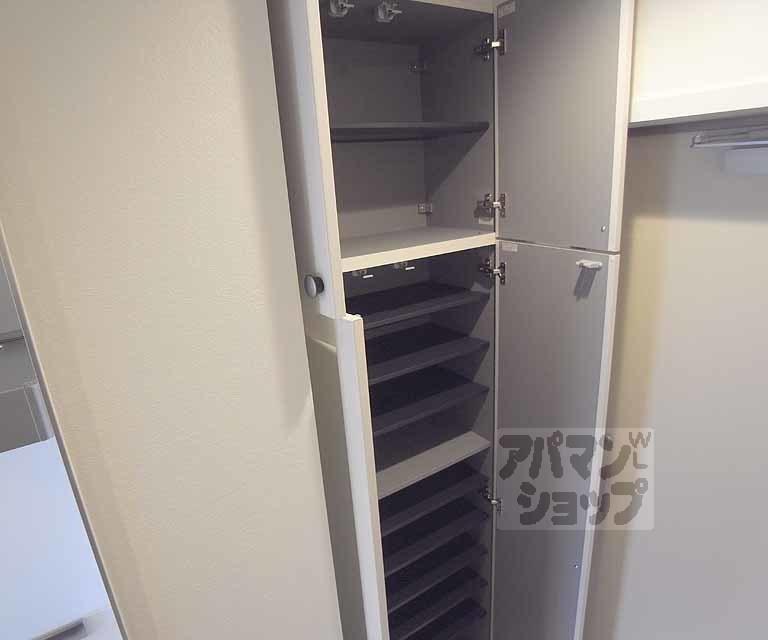 収納　姿見付いてます。