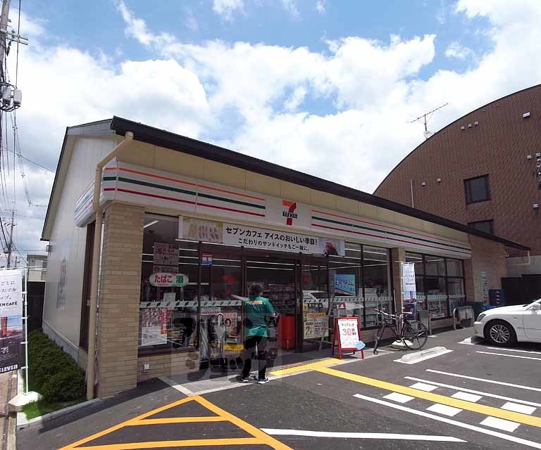 コンビニ　セブンイレブン伏見深草藤森（コンビニ）まで500m