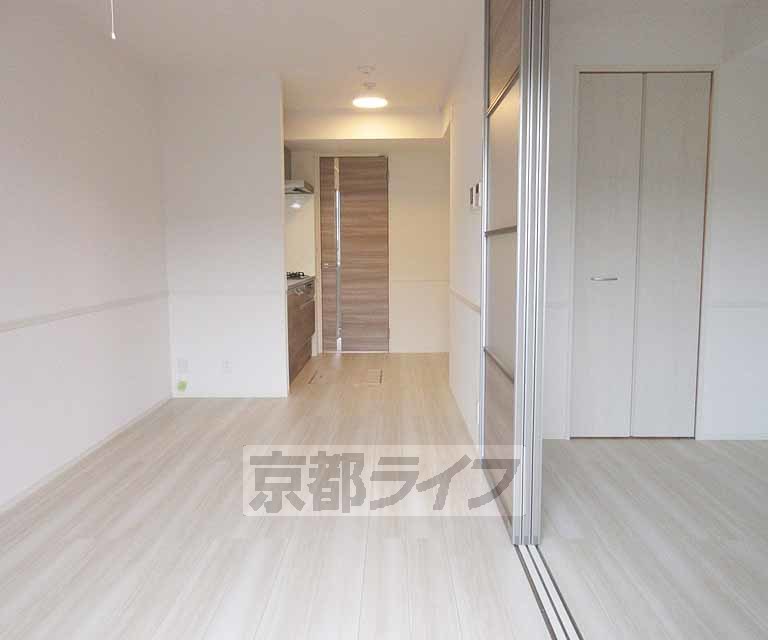 地下鉄東西線 醍醐駅 徒歩6分 3階建 築4年の居間写真